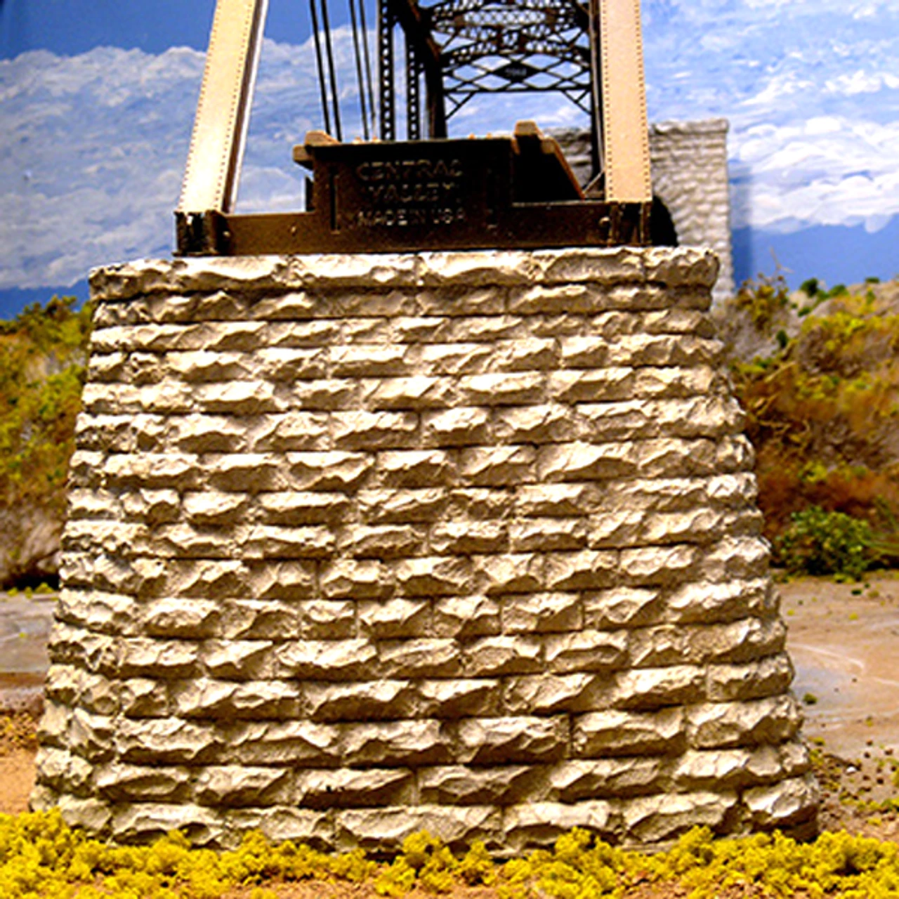 Chooch 9830 - Cut Stone Bridge Pier (Pointed End) - (2 Pieces) - N Scale 3 Chooch 9830 - Cut Stone Bridge Pier (Pointed End) - (2 Pieces) - N Scale