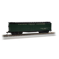 Bachmann 75703 - 50' Express Reefer Pacific Fruit Express (PFE) 726 - HO Scale
