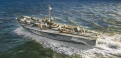 Italeri 5624 - Vosper 74 With Crew Great Britain - 1:35 Scale Kit