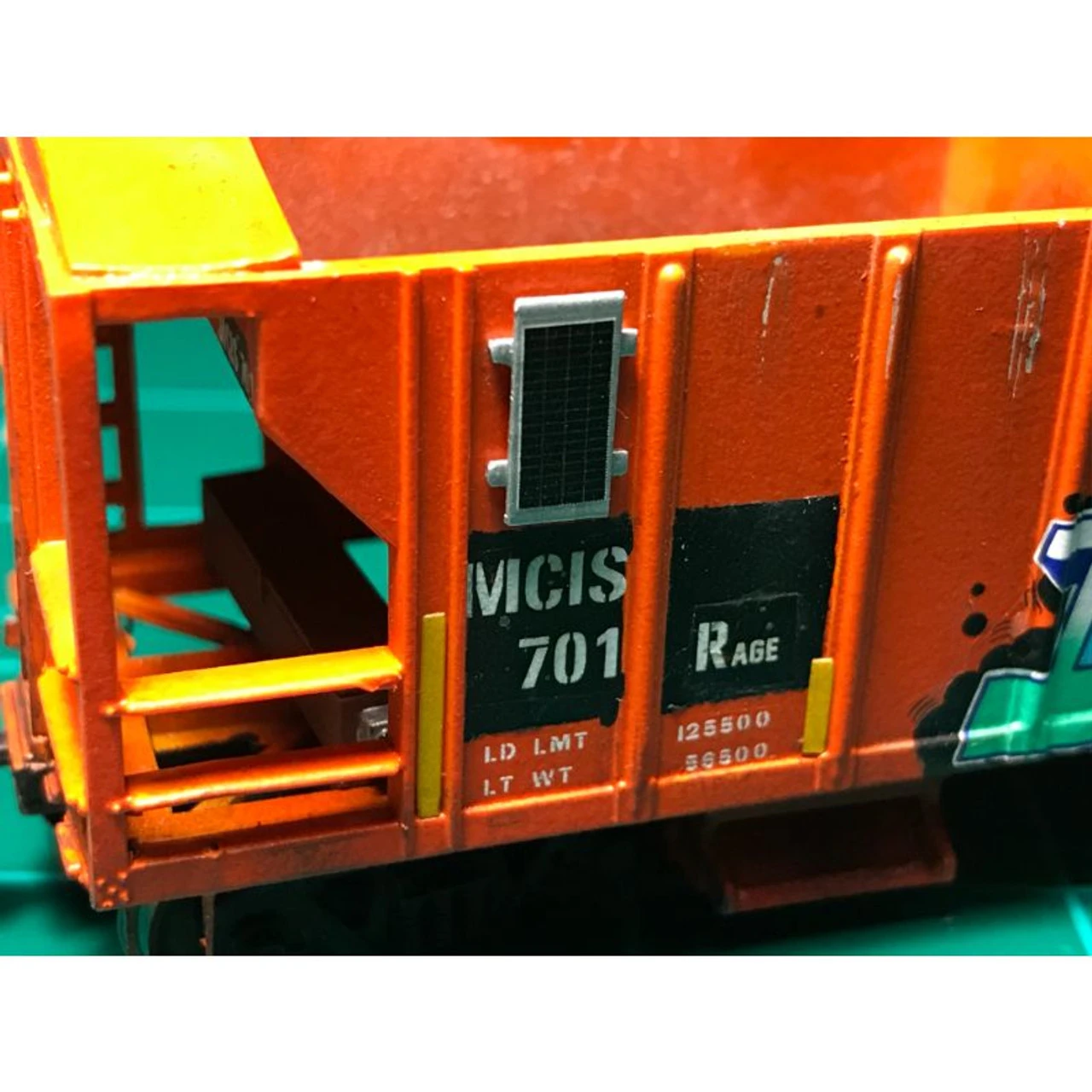 MACRail 804 - MOW Car Solar Panel (BNSF "Small Centered Between Ribs") - HO Scale Kit 3 MACRail 804 - MOW Car Solar Panel (BNSF "Small Centered Between Ribs") - HO Scale Kit