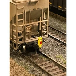 MACRail 902RT - End Of Train Device Regular Coupler 3 Pack - Yellow - HO Scale