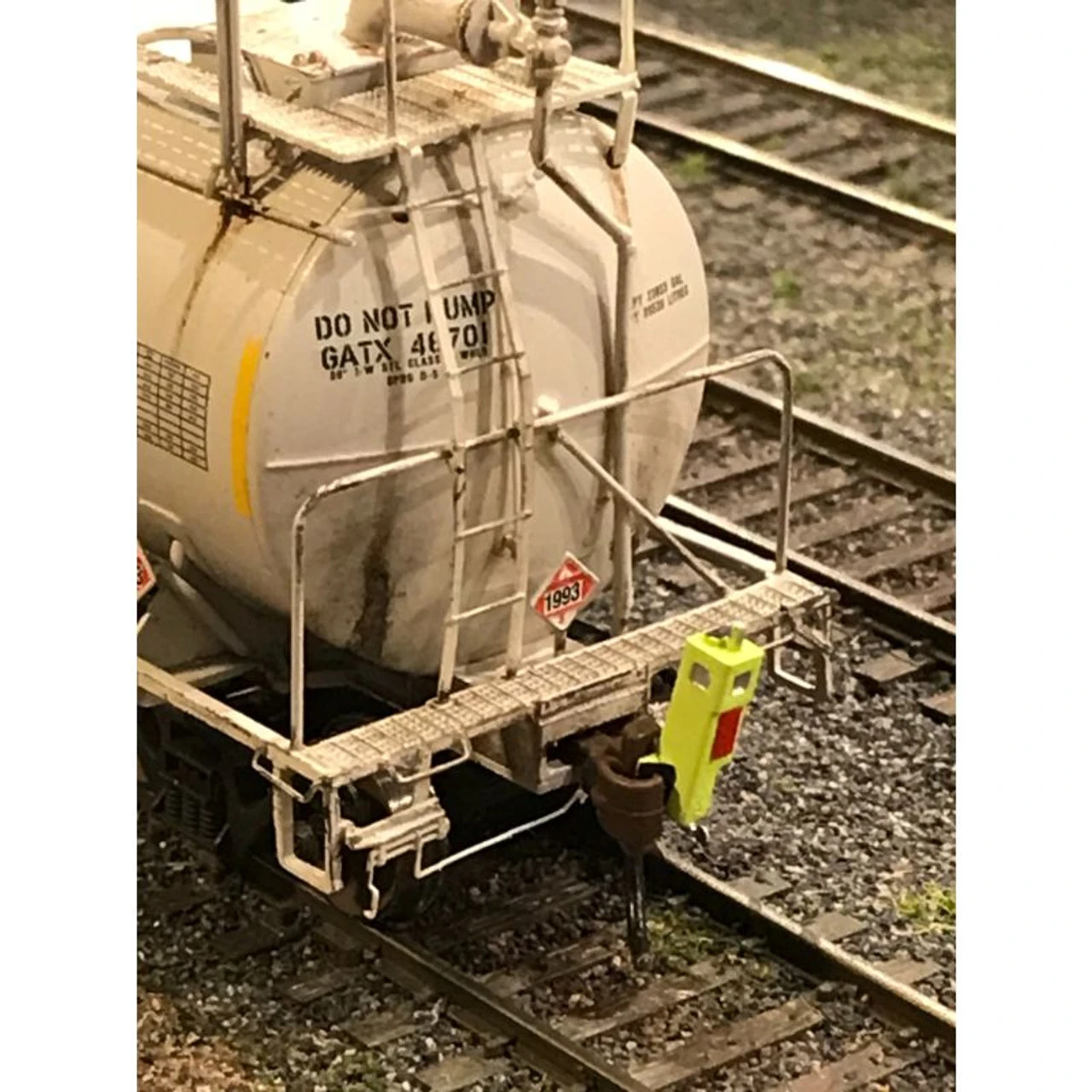 MACRail 907S - End Of Train Device Scale Coupler 3 Pack - Light Green - HO Scale 3 MACRail 907S - End Of Train Device Scale Coupler 3 Pack - Light Green - HO Scale