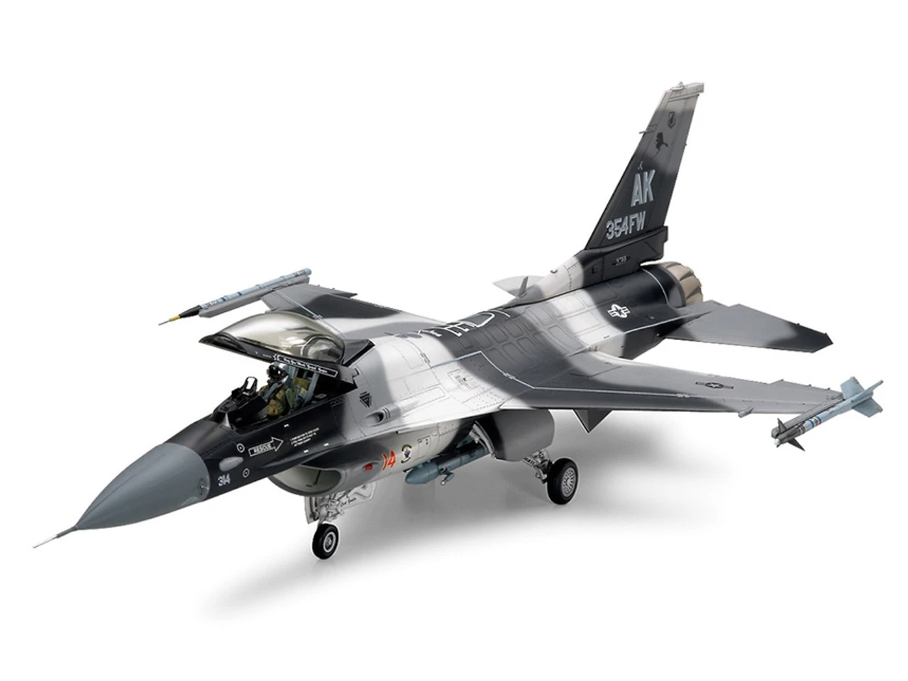 Tamiya 61106 - F-16C/N "Aggressor/Adversary" United States - 1:48 Scale Kit 3 Tamiya 61106 - F-16C/N "Aggressor/Adversary" United States - 1:48 Scale Kit